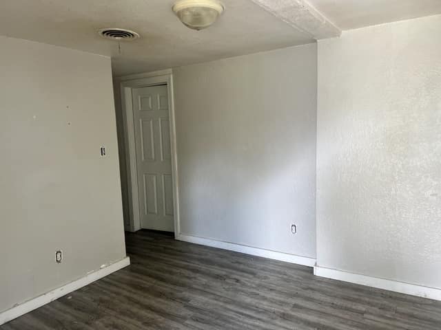 1524 N Summit Ave photo 5