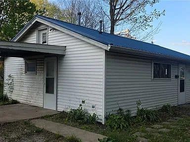 304 Gilbert St photo 1
