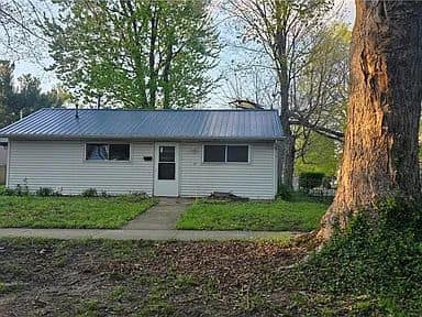 304 Gilbert St photo 10