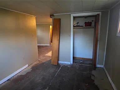 304 Gilbert St photo 3