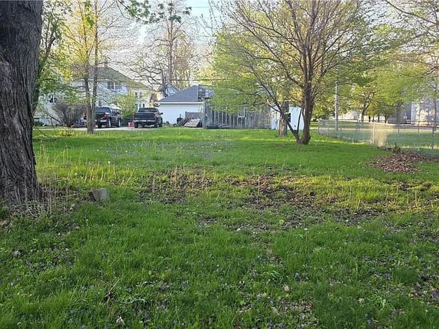 304 Gilbert St photo 12