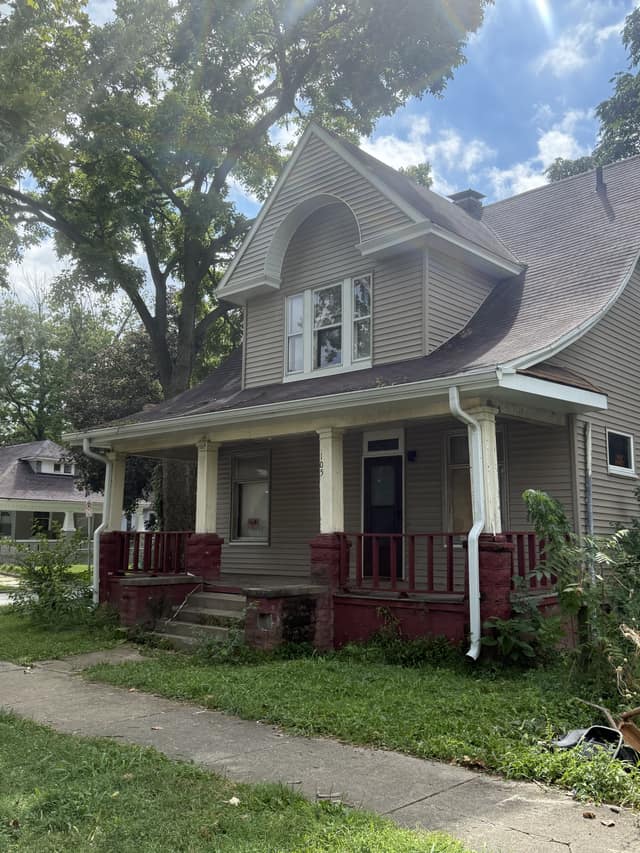 105 N Illinois St photo 3