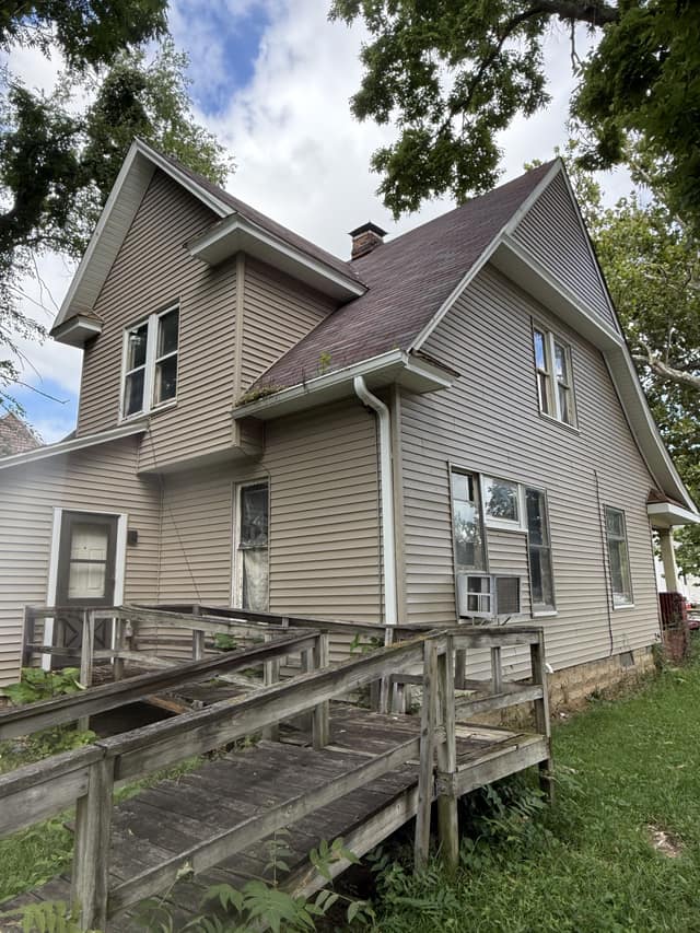 105 N Illinois St photo 35