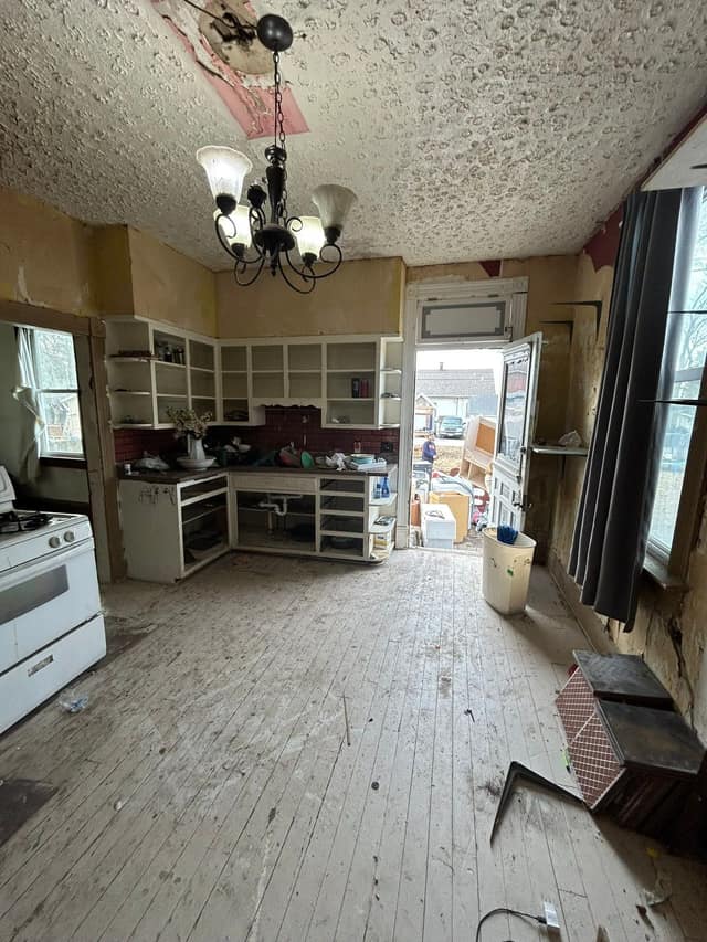 106 S Benton St photo 4