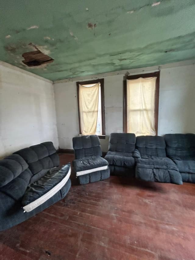 106 S Benton St photo 6