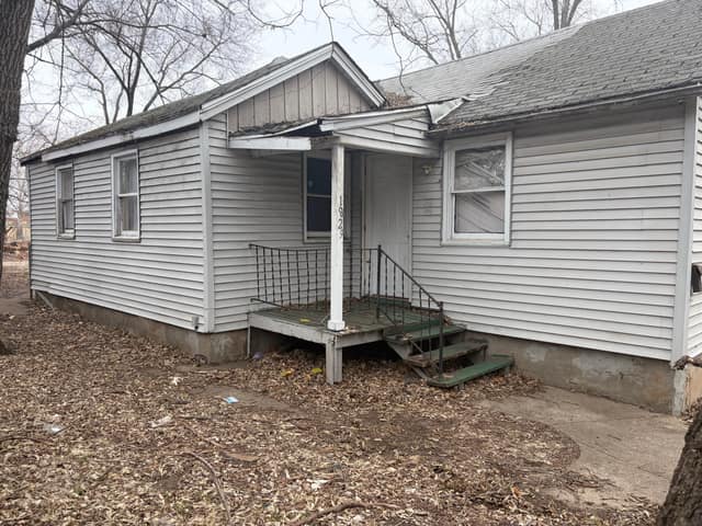 1829 S Stanley St photo 3