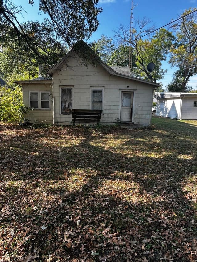 304 N Spruce St photo 2