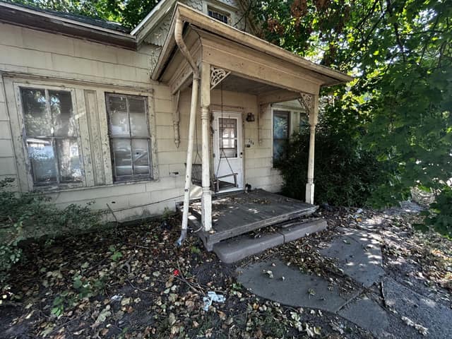 304 N Spruce St photo 3
