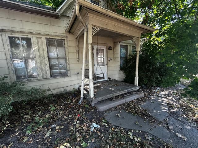 304 N Spruce St photo 4