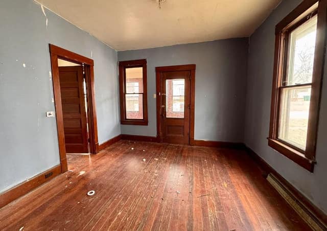 437 W Pierce St photo 2