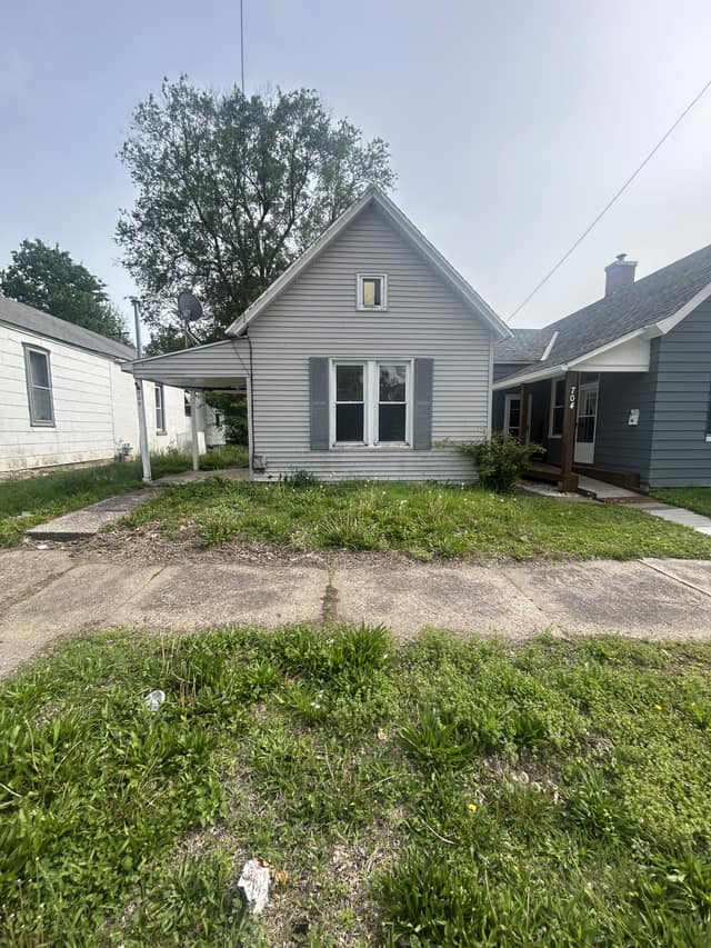 706 Cedar St photo 1
