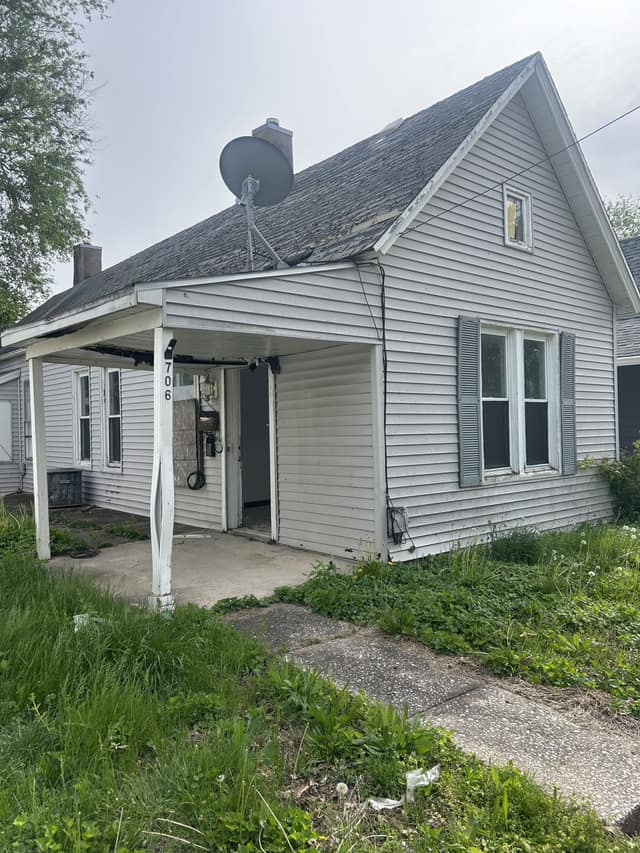 706 Cedar St photo 3