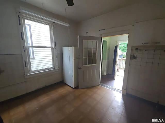 800 S Greenlawn Ave photo 2