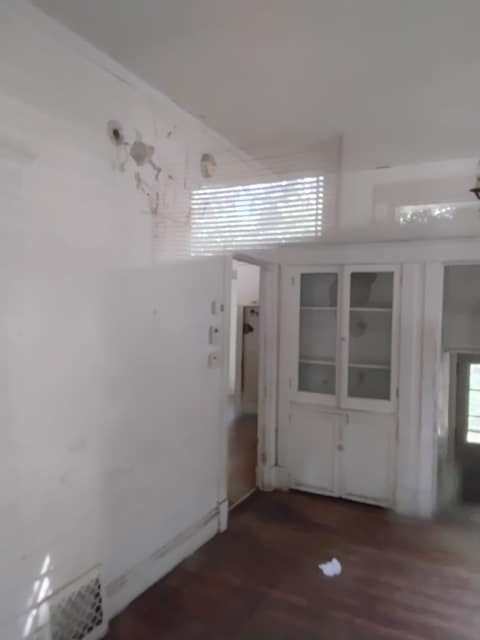 800 S Greenlawn Ave photo 3