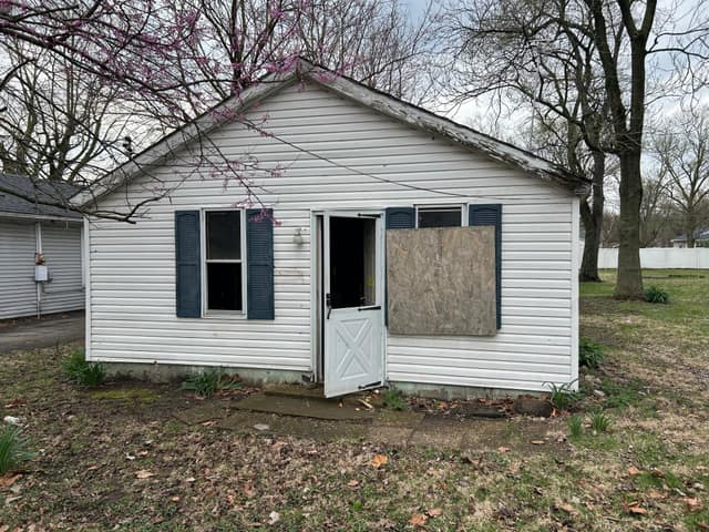 2827 E Hickory St photo 1