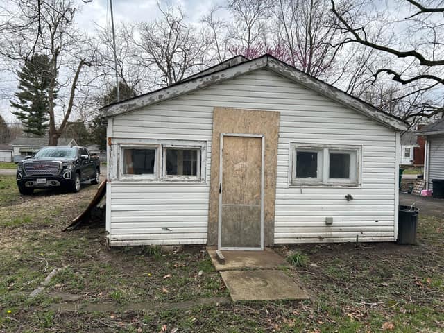 2827 E Hickory St photo 3