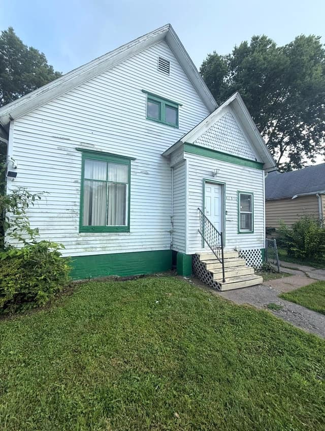 415 E Division St photo 2