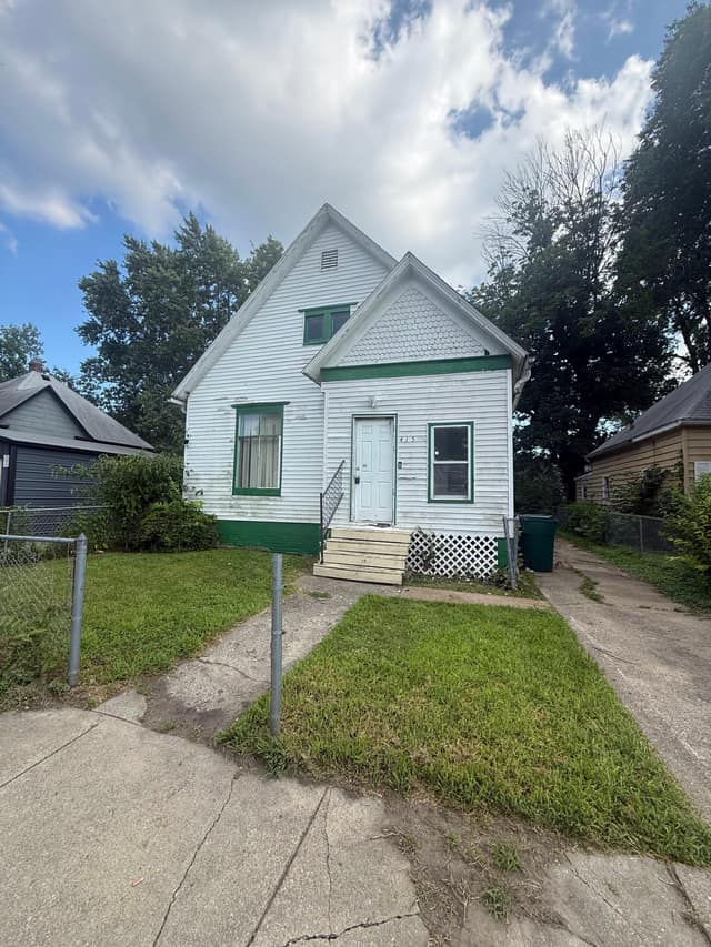 415 E Division St photo 1