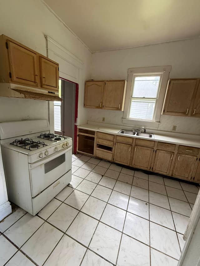 415 E Division St photo 12