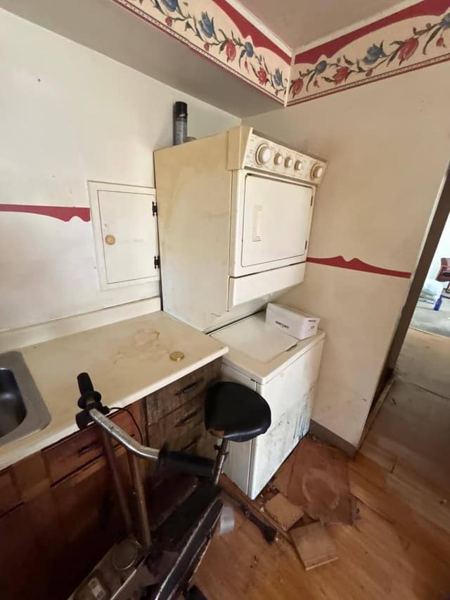 59 Jarvis Pl photo 9