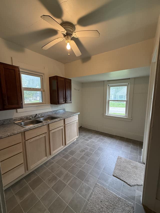 1105 S Jasper St photo 12