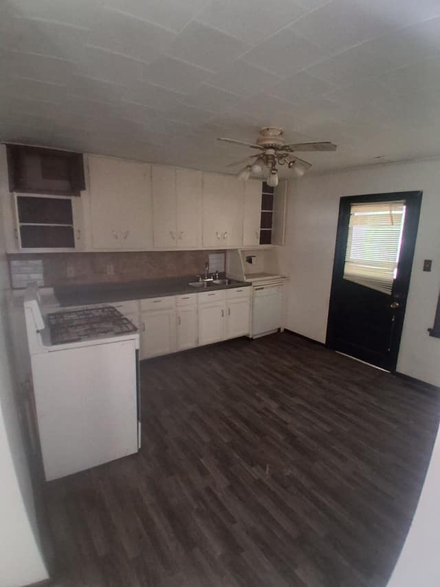 11 B Lane photo 9