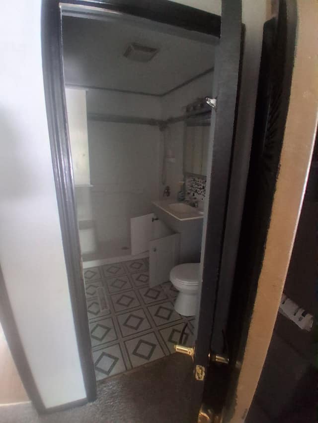 11 B Lane photo 15