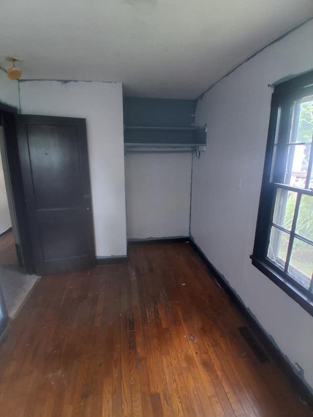 11 B Lane photo 10
