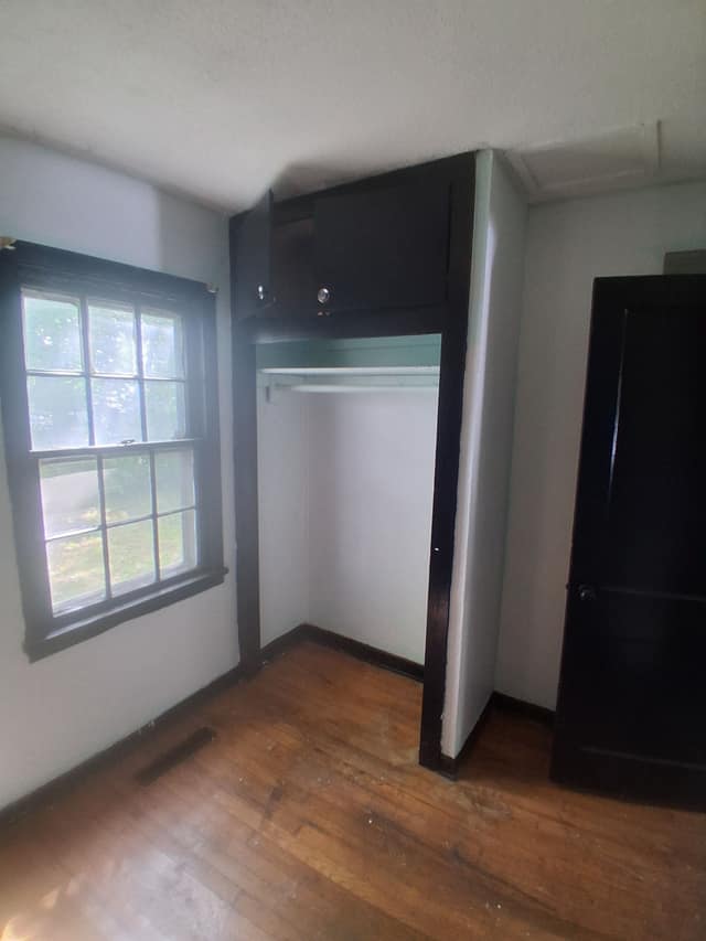 11 B Lane photo 12