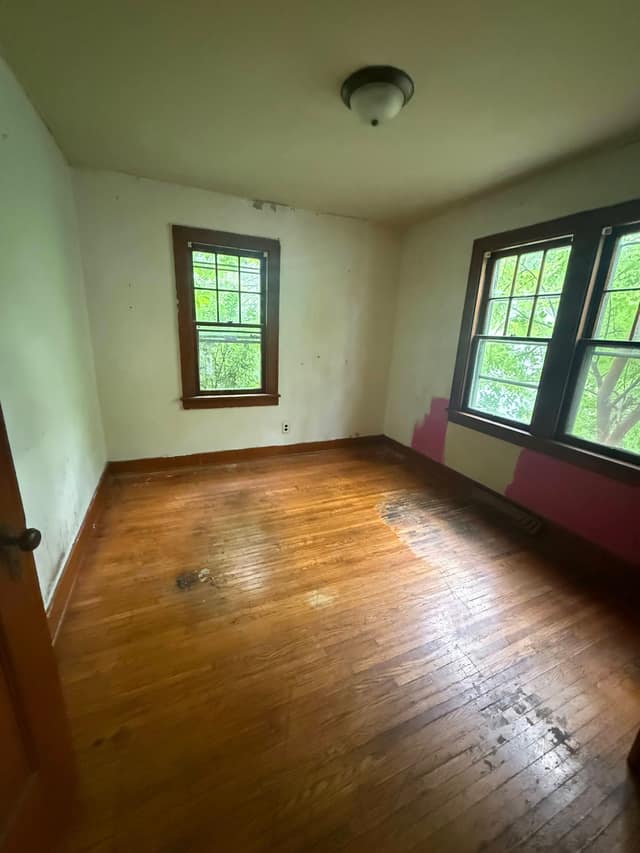 1073 W Packard St photo 6