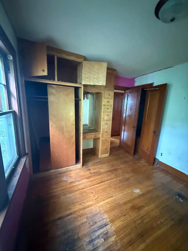 1073 W Packard St photo 7