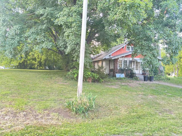 108 E Shipping St photo 4