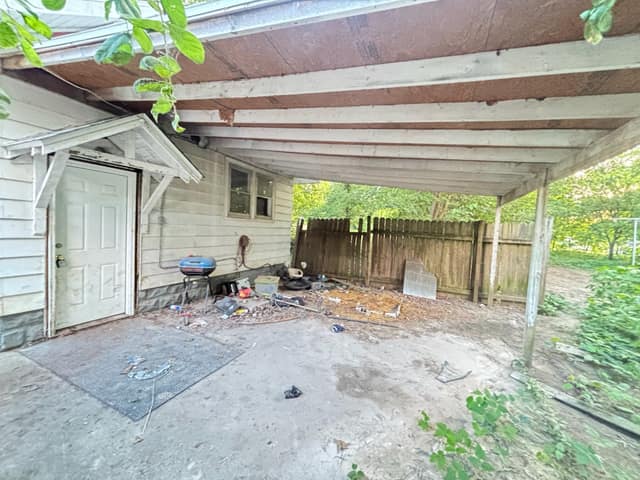 108 E Shipping St photo 9
