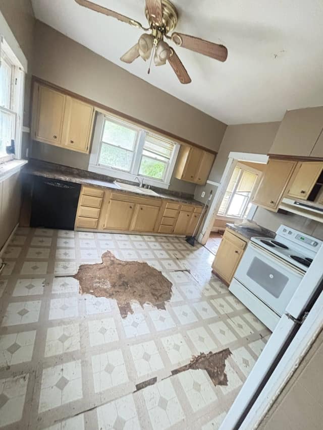 108 E Shipping St photo 24