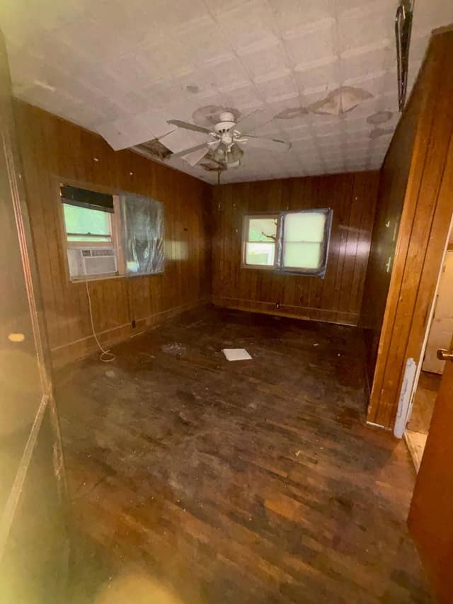 108 E Shipping St photo 29