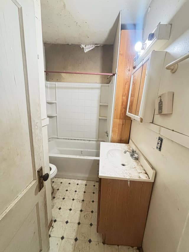 108 E Shipping St photo 34
