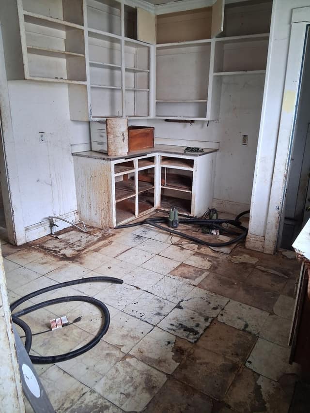 1007 N Oakley St photo 6