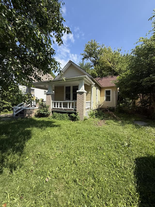 1344 E Condit St photo 1