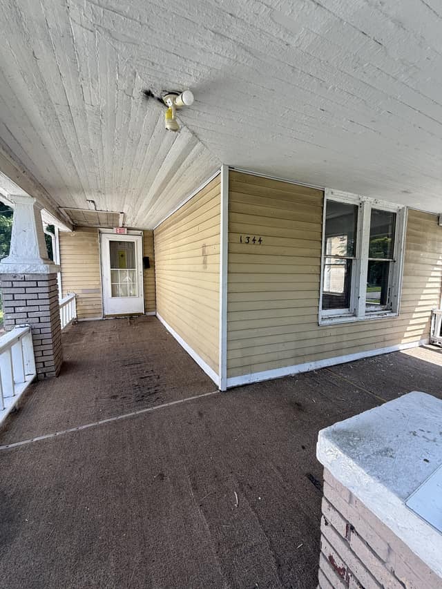 1344 E Condit St photo 5