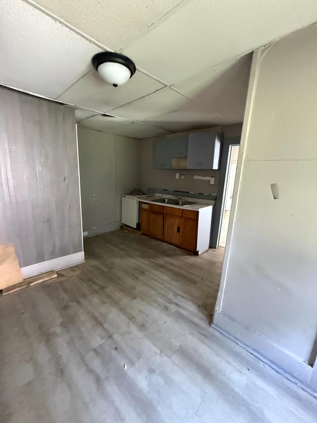 1344 E Condit St photo 6