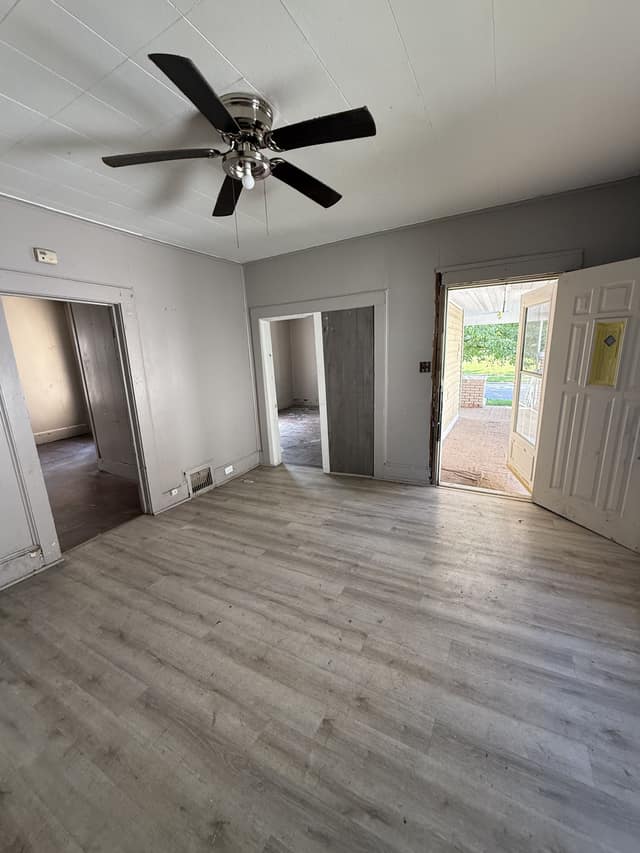 1344 E Condit St photo 8
