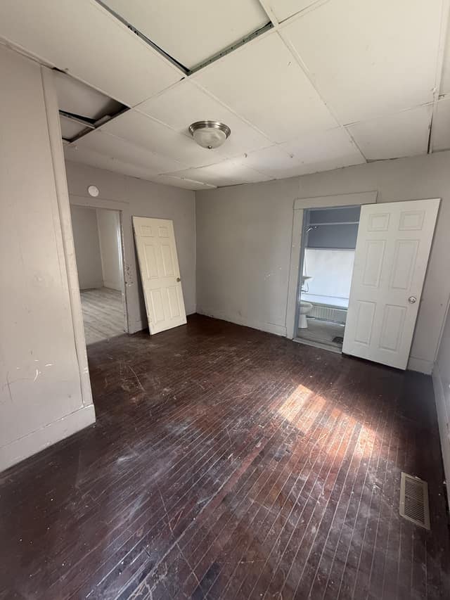 1344 E Condit St photo 12