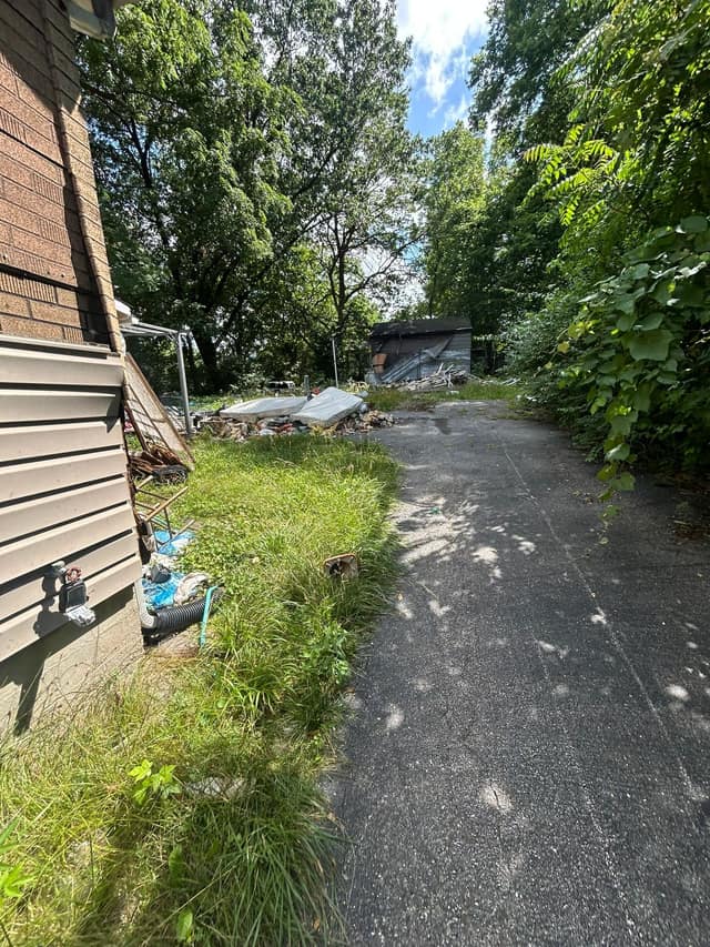 7000 Florence Pl photo 2