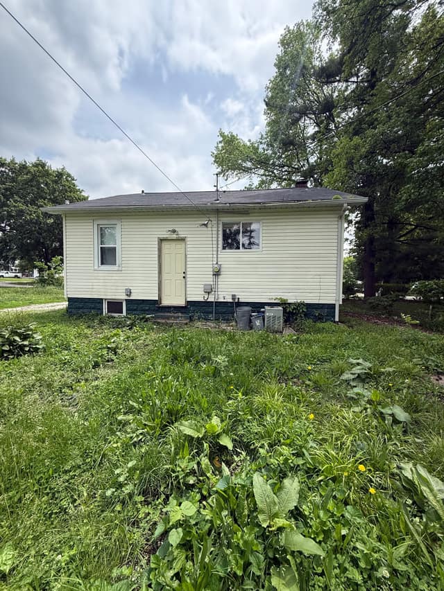 1252 E Whitmer St Decatur IL 62,521 photo 1