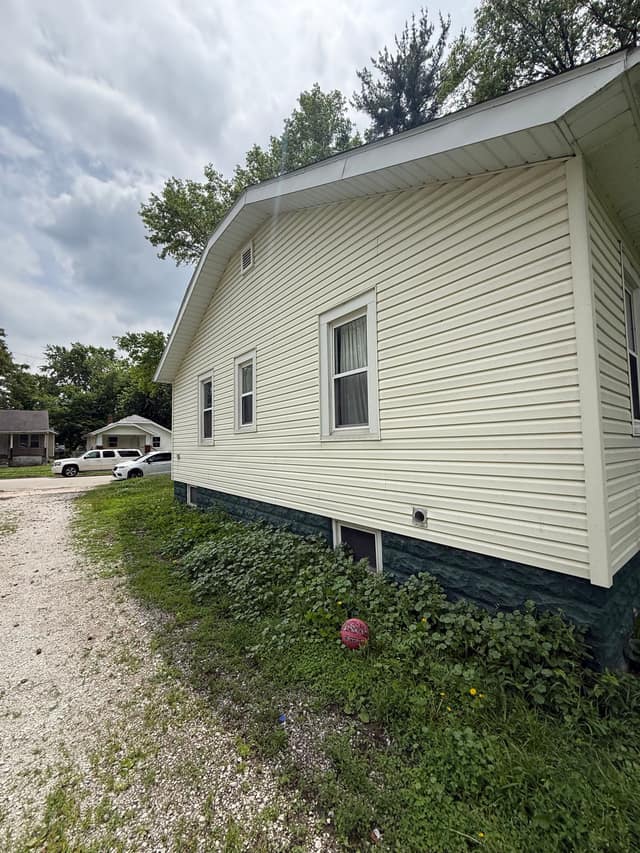 1252 E Whitmer St Decatur IL 62,521 photo 2