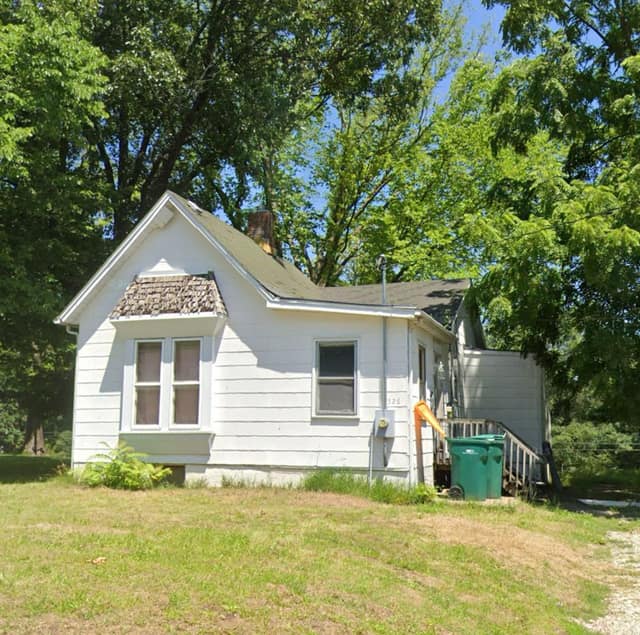 526 W Chandler St Macomb IL 61455 photo 1