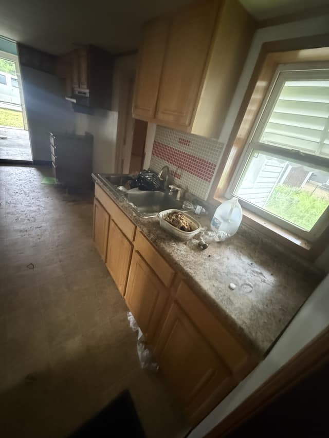 533 Higgins St Clinton IN 47842 photo 3