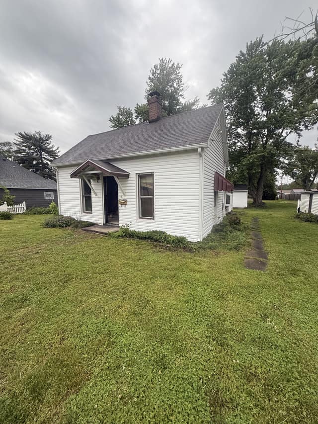 533 Higgins St Clinton IN 47842 photo 8