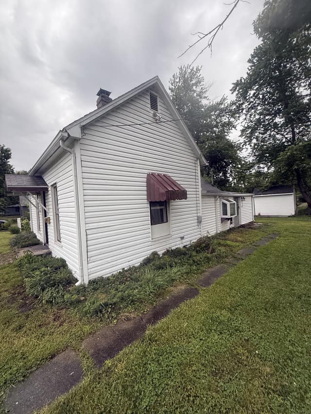 533 Higgins St Clinton IN 47842 photo 9