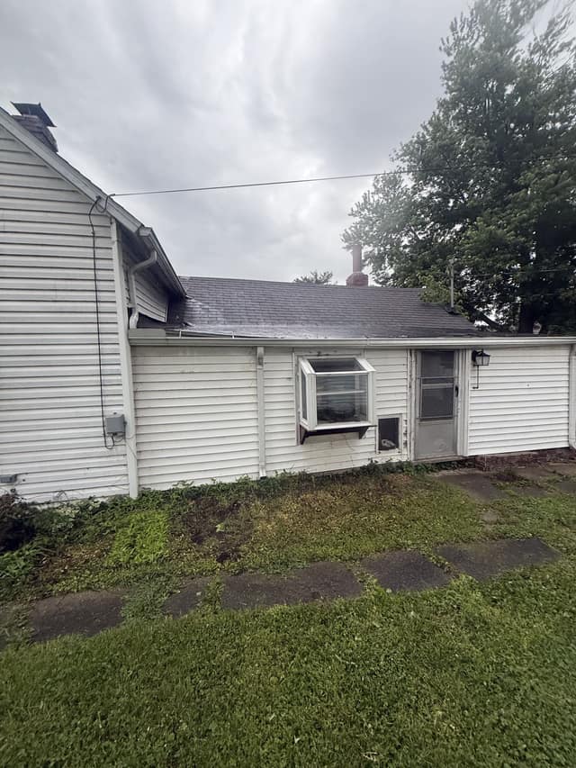 533 Higgins St Clinton IN 47842 photo 10